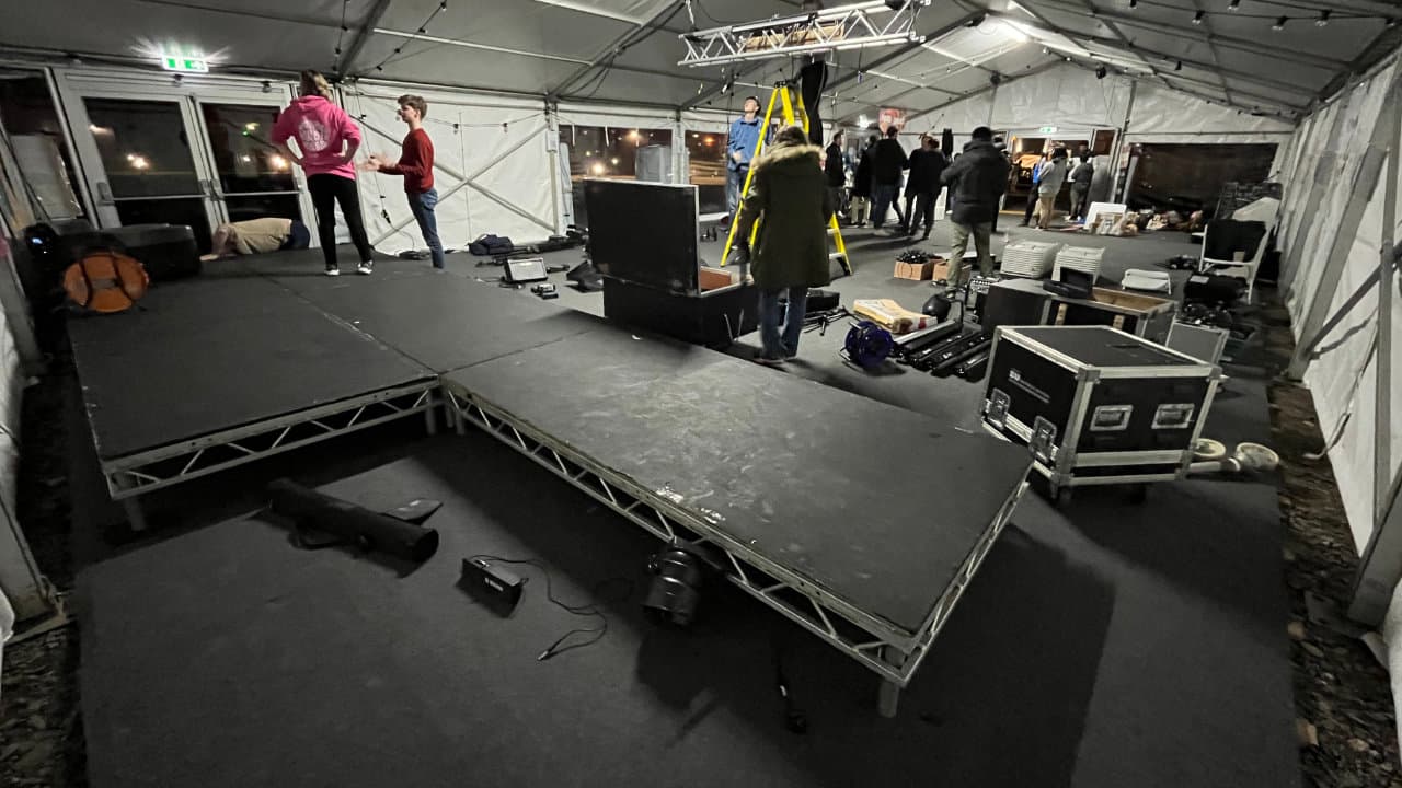 Setting down the stage